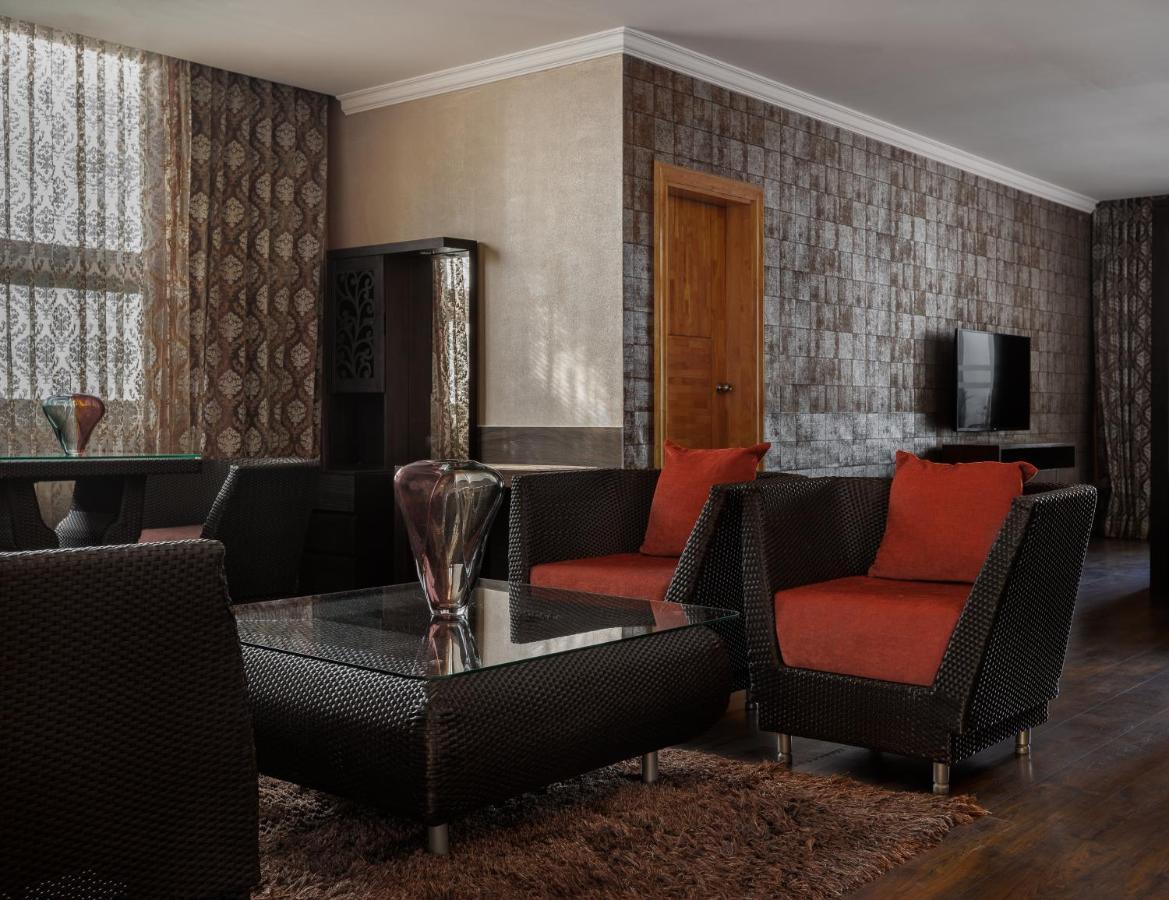 The Panoramic Getaway Hotel Munnar Kültér fotó A 3D rendering of a living room