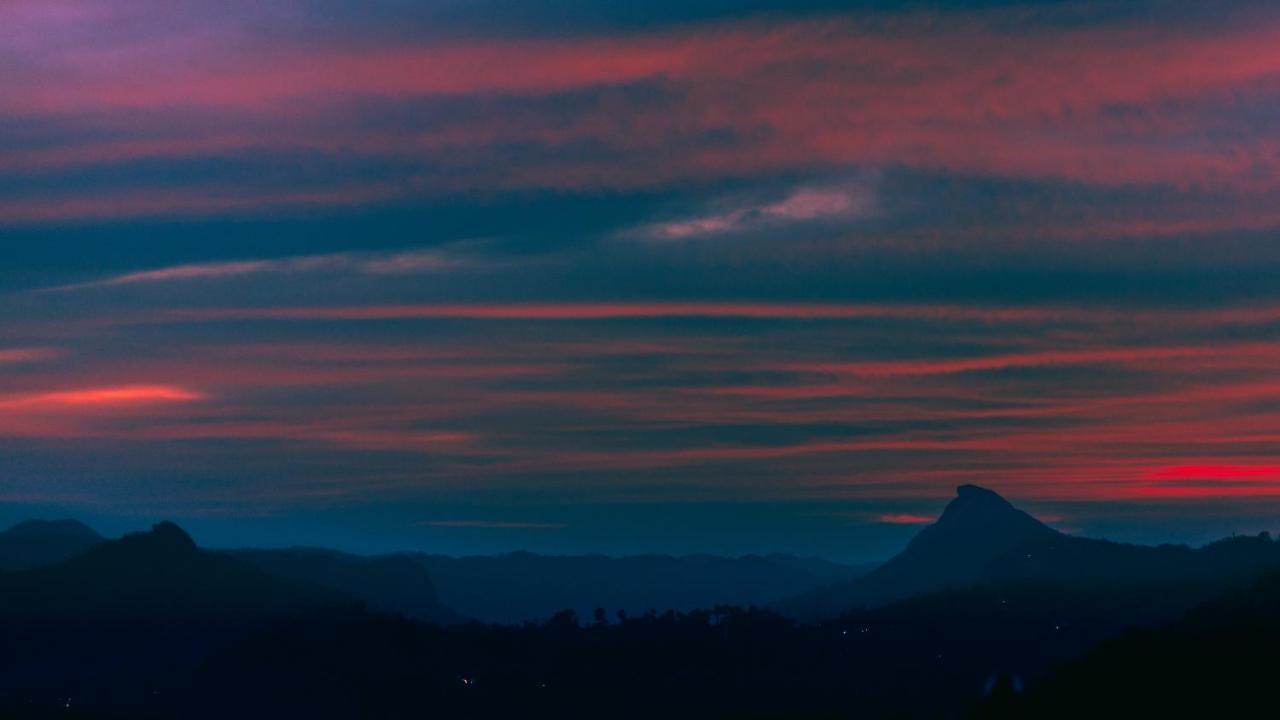 The Panoramic Getaway Hotel Munnar Kültér fotó Sunset over the Sierra de los Caracoles