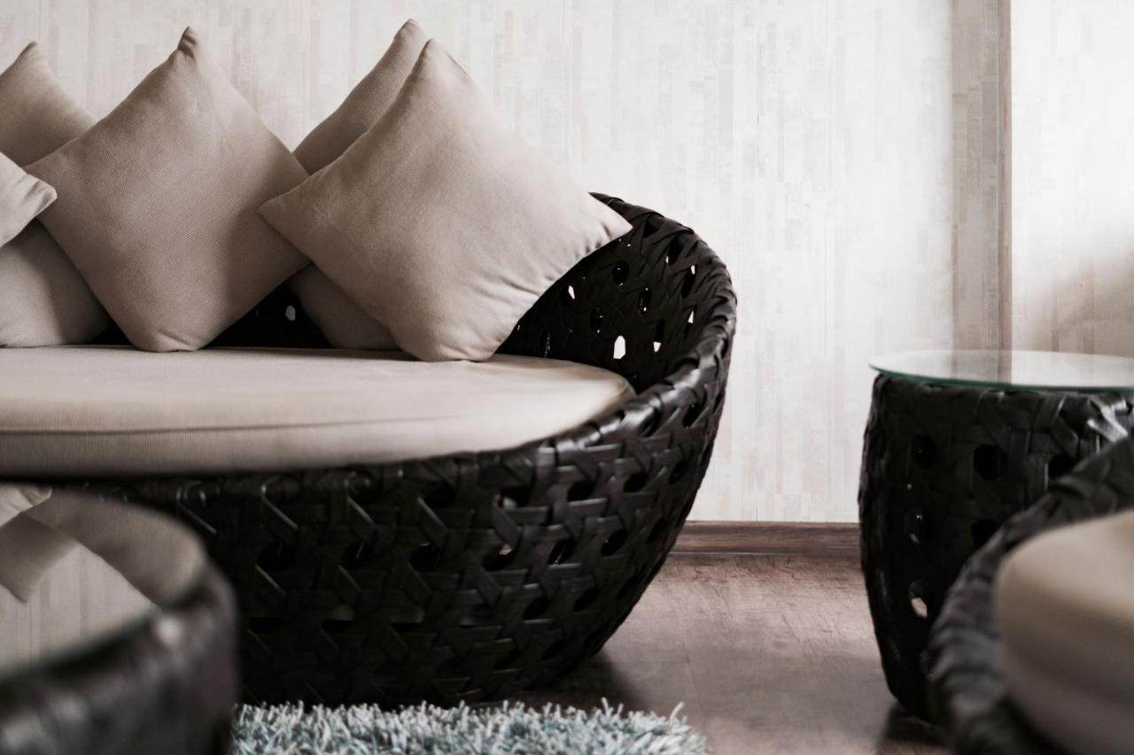 The Panoramic Getaway Hotel Munnar Kültér fotó A rattan chair