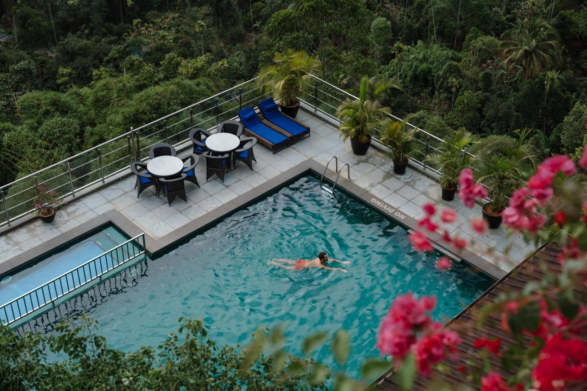 The Panoramic Getaway Hotel Munnar Kültér fotó The swimming pool at the hotel