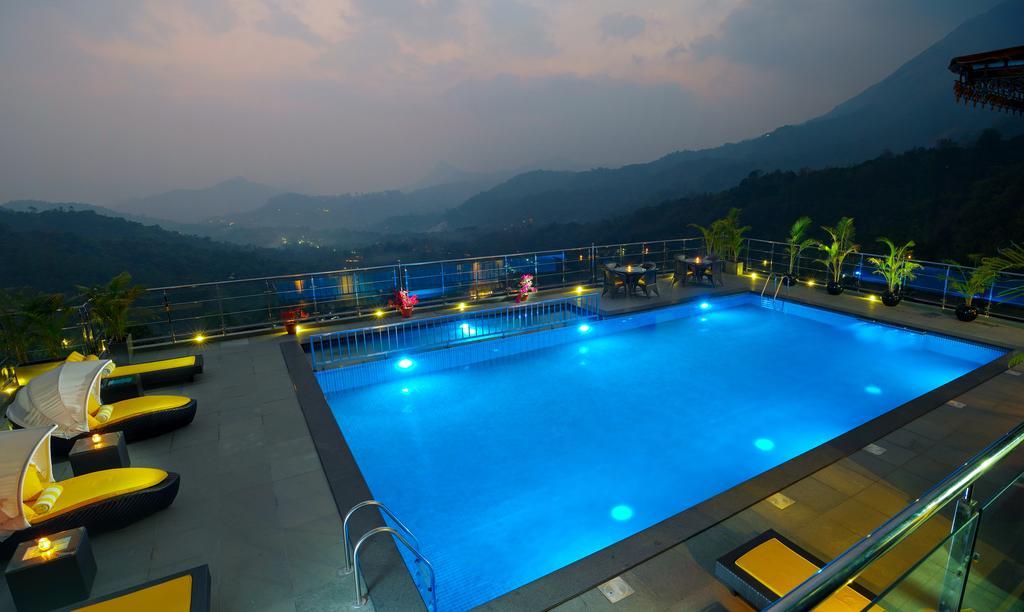 The Panoramic Getaway Hotel Munnar Kültér fotó The swimming pool at the resort
