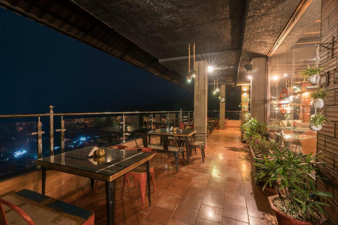 The Panoramic Getaway Hotel Munnar Kültér fotó Sky Bar