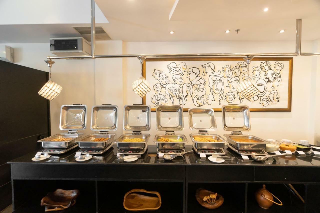 The Panoramic Getaway Hotel Munnar Kültér fotó A chafing dish buffet