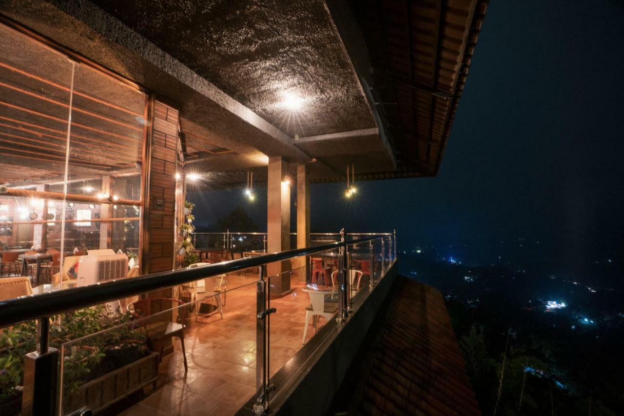 The Panoramic Getaway Hotel Munnar Kültér fotó The restaurant at the top of the tower